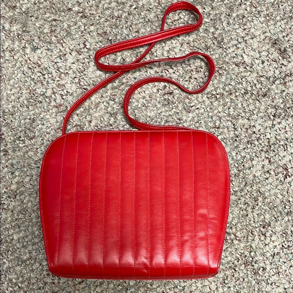 Vintage 60s hard gold metal and Red Leather Shoulder/crossbosy purse
